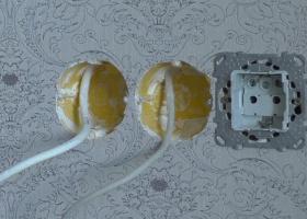 Pag-crimping ng mga twisted pair na cable at pagkonekta ng Legrand computer socket